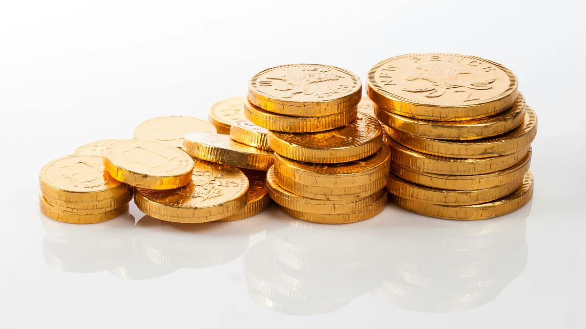 Liquid Net Worth vs Total Net Worth: What's the Difference? A stack of coins
